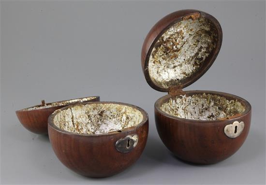 A pair of Georgian style fruitwood apple tea caddies, 4.25in.